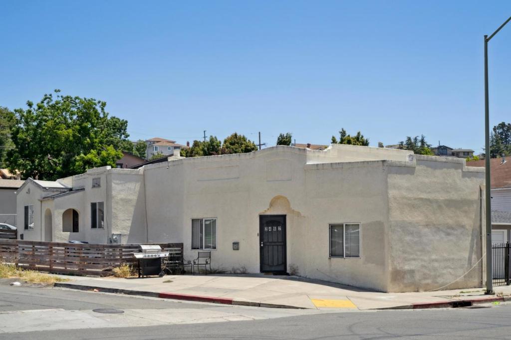 2462 Taylor Avenue