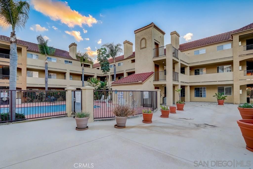 Spacious 2/2 with a huge living room, in-unit laundry, quartz countertops, private patio and underground parking. Fantastic central location in Linda Vista with easy access to the I-5, 163, and I-8 freeways. Just minutes from Fashion Valley shopping, movies, theaters and restaurants. All this is the exclusive Fashion View gated complex with upscale amenities like elevator access to the garage, sparkling pool and Jacuzzi. Don’t miss this one!