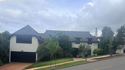 Photo of 515 Hampton Rd, Piedmont, CA 94611 (MLS # 41133435)