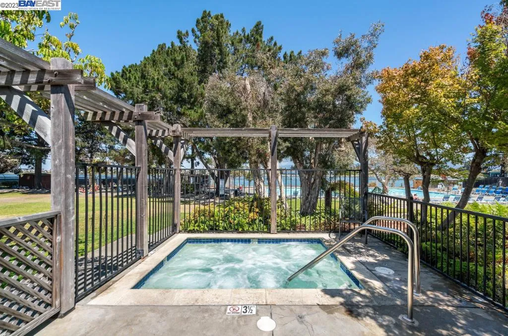 Alameda, California 94502, United States, ,Commercial,Pending,69797