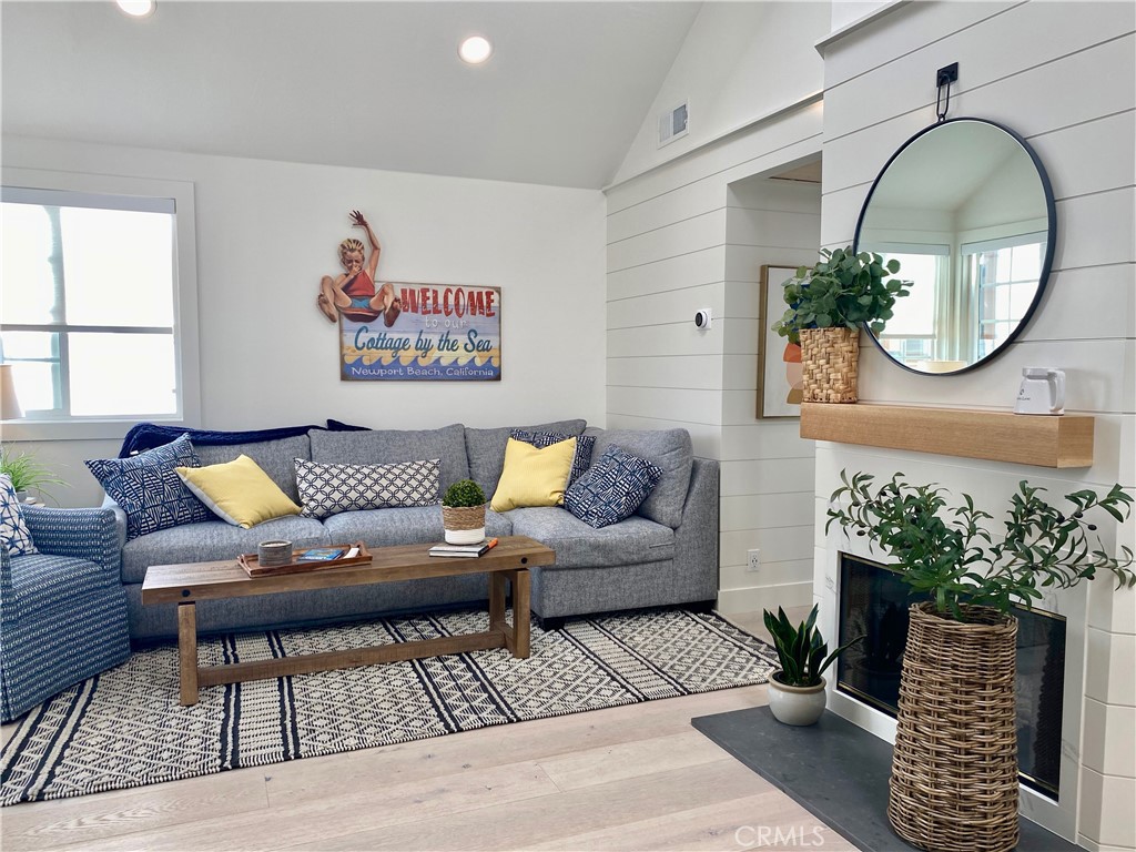 212 1/2 Garnet Avenue