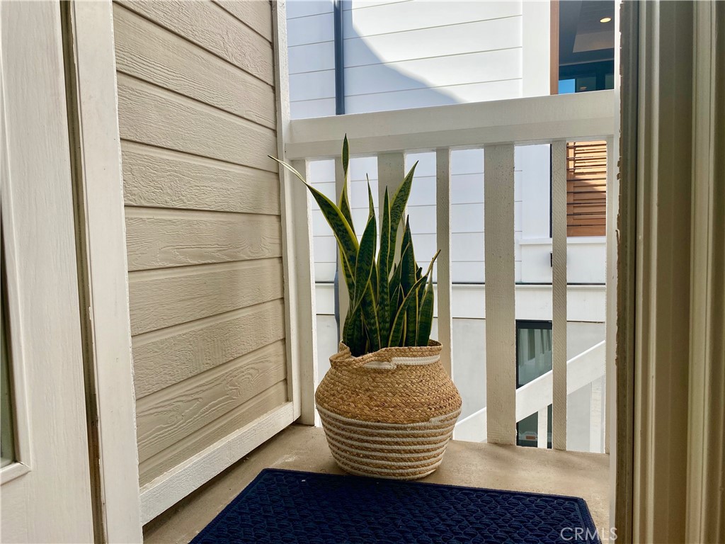 212 1/2 Garnet Avenue