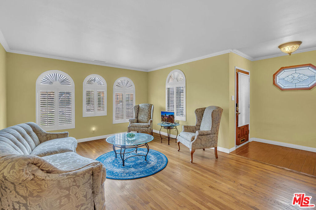 2116 W 107th Street