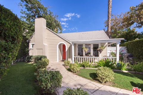 Photo of 900 N GARDNER Street, West Hollywood, CA 90046 (MLS # 26671387)