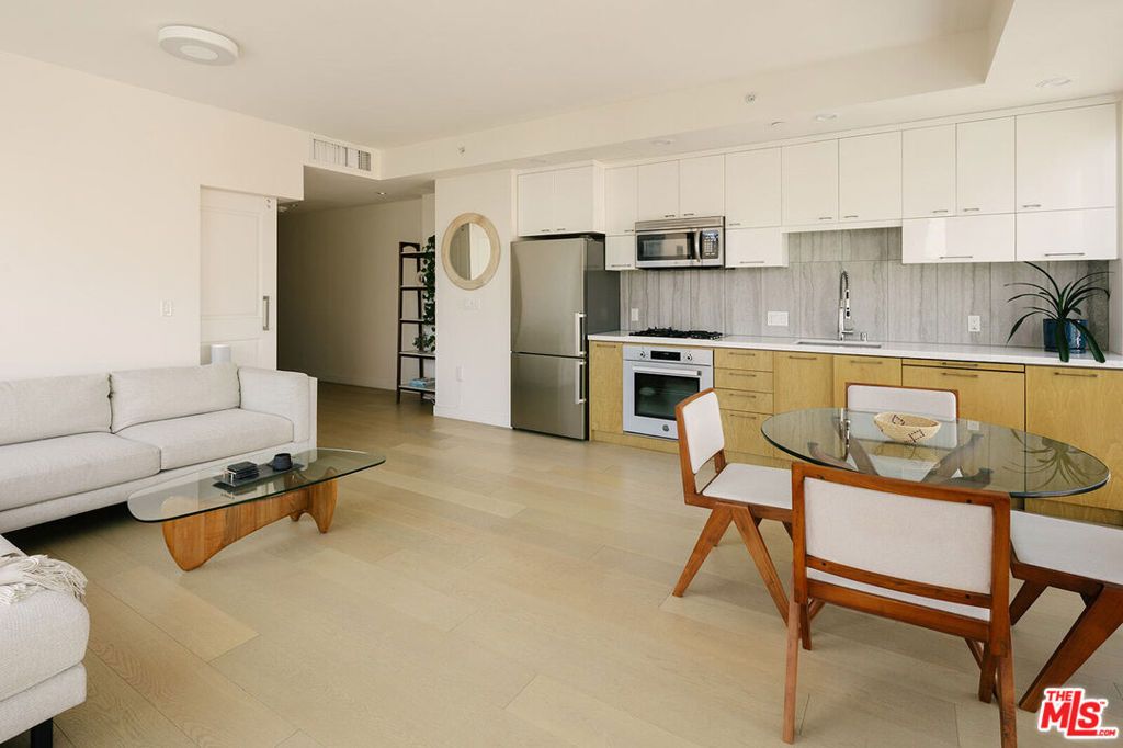 Photo of 400 S Broadway #1001, Los Angeles, CA 90013 (MLS # 26659509)