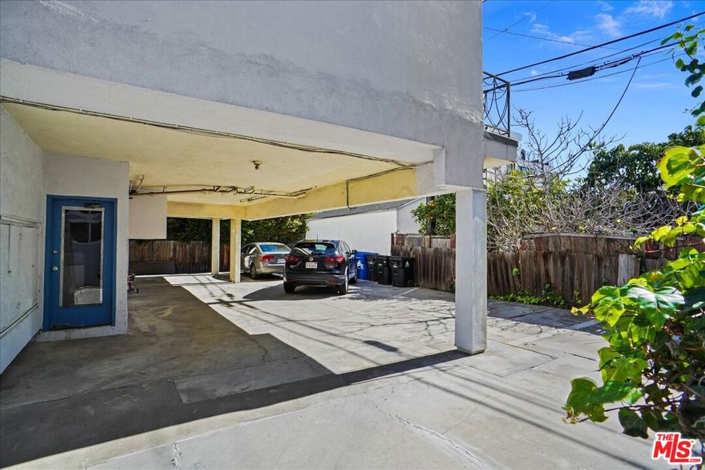 6082 Cashio Street