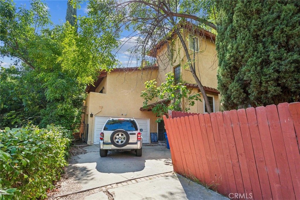 Photo of 4804 Excelente Drive, Woodland Hills, CA 91364 (MLS # PW25120789)