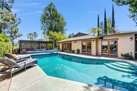 Photo of 4723 Dunas Lane Ln, Tarzana, CA 91356 (MLS # SR26121334)