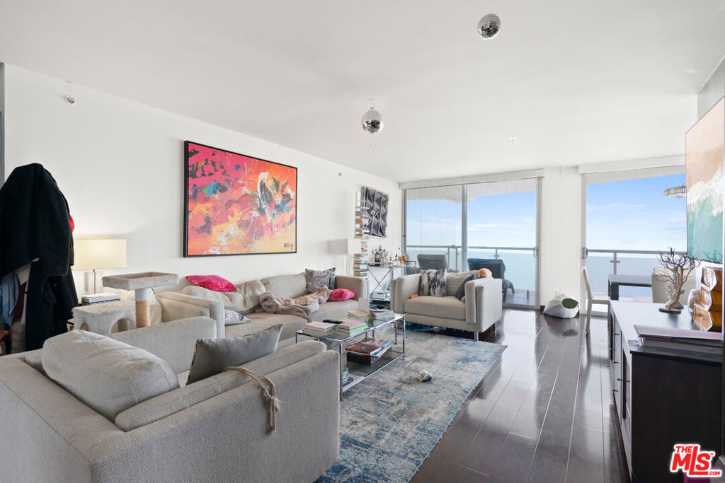 201 Ocean Avenue 909P