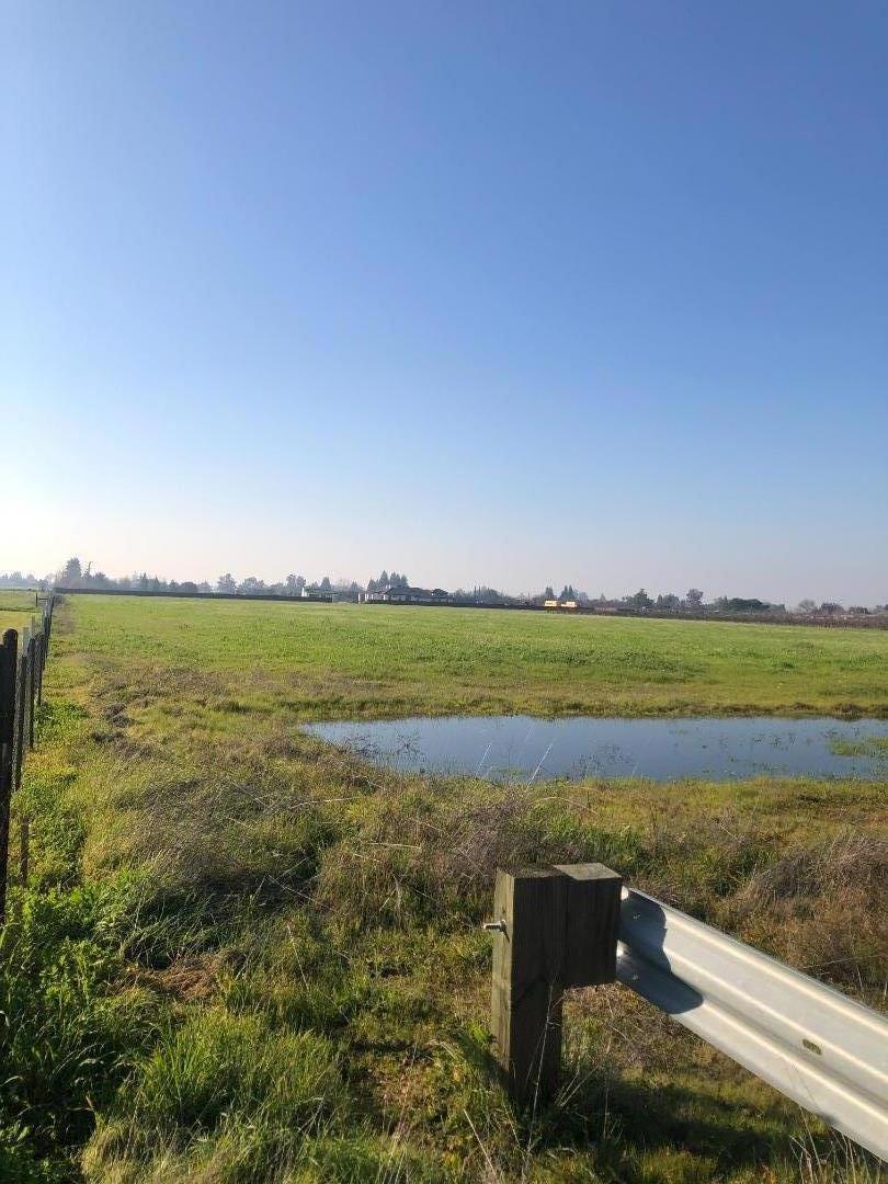 23487 N Tretheway Road