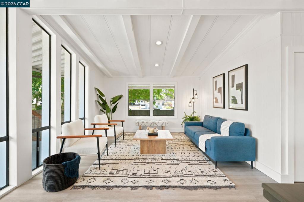190 Medina Dr