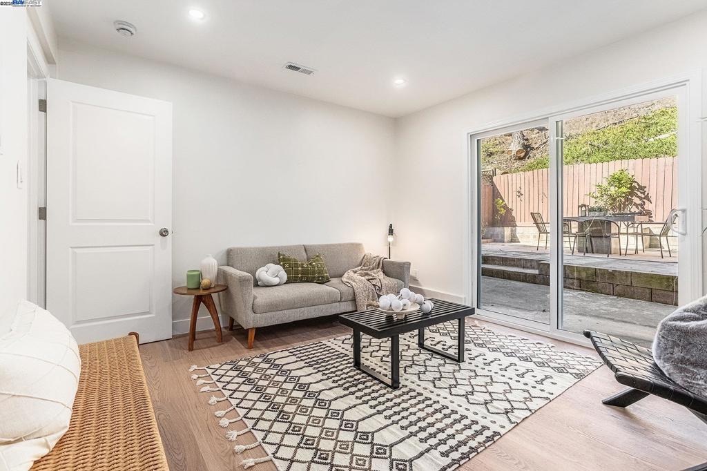 DALY CITY - Residential