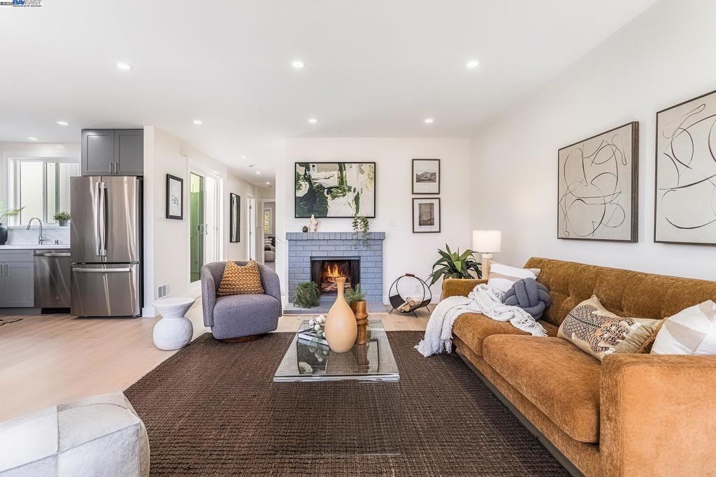 DALY CITY - Residential