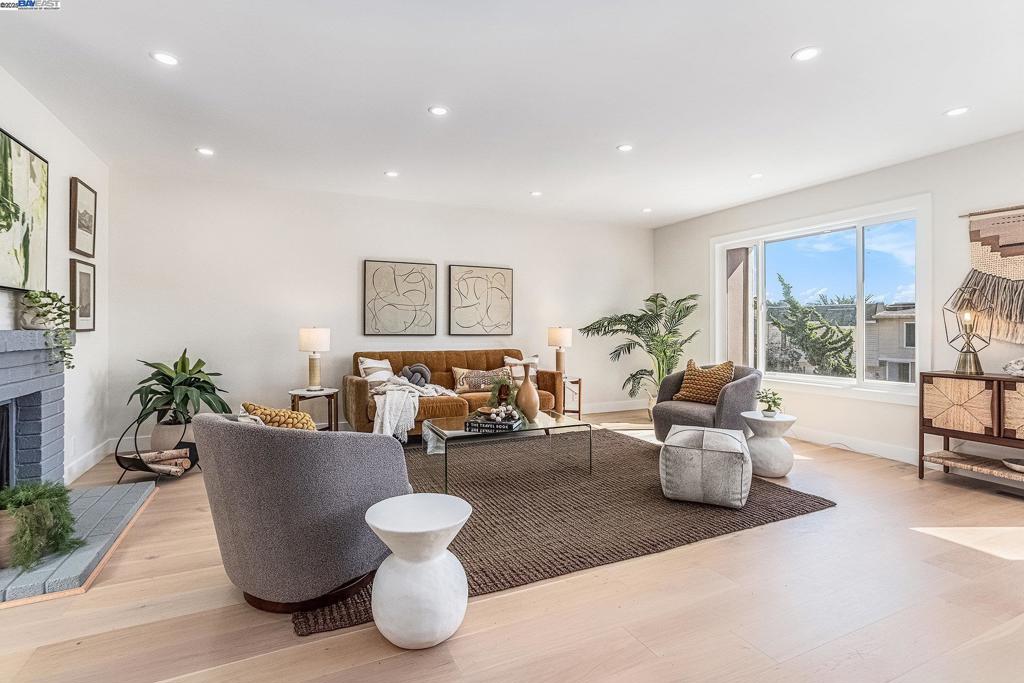 DALY CITY - Residential