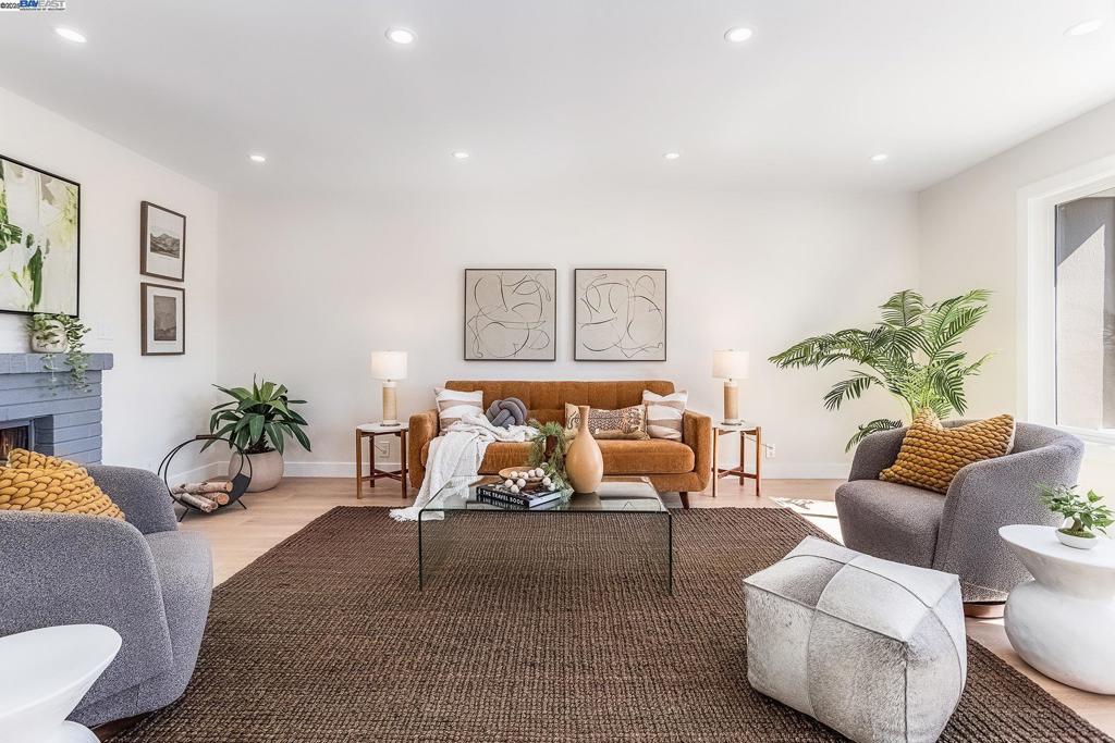 DALY CITY - Residential