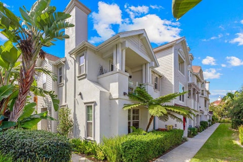 Photo of 790 Harbor Cliff WAY #190, Oceanside, CA 92054 (MLS # 260025591SD)