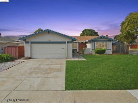 Photo of 4701 4701 Michelle Way Way, Union City, CA 94587 (MLS # 41125314)