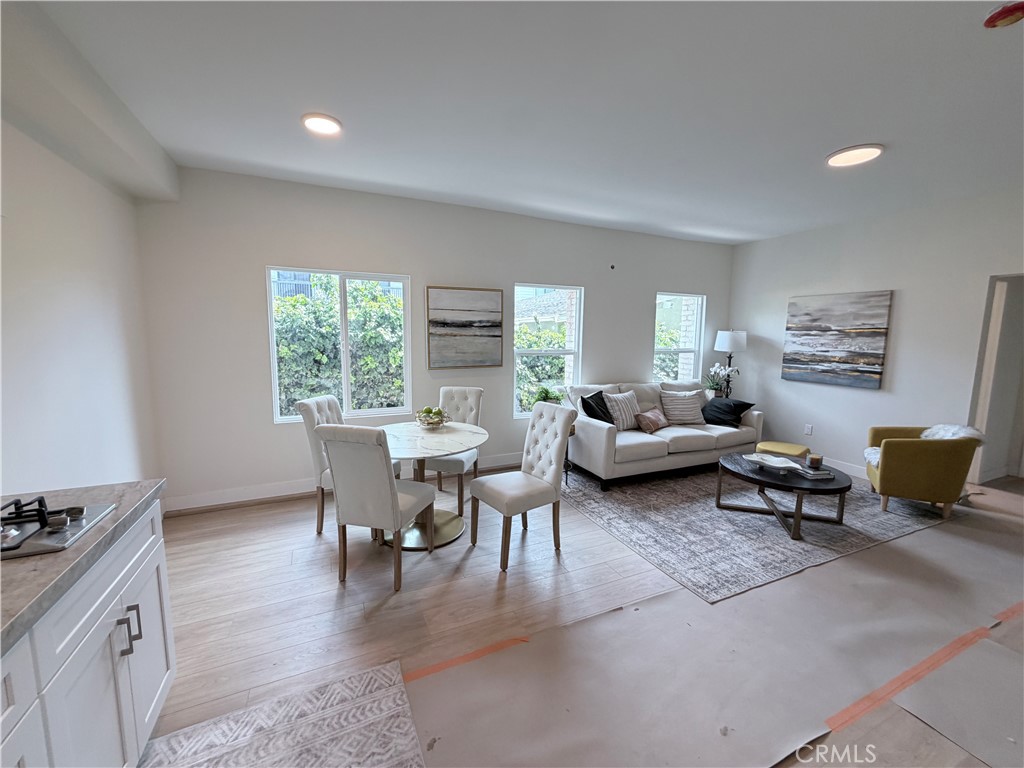 125 W Chestnut Street