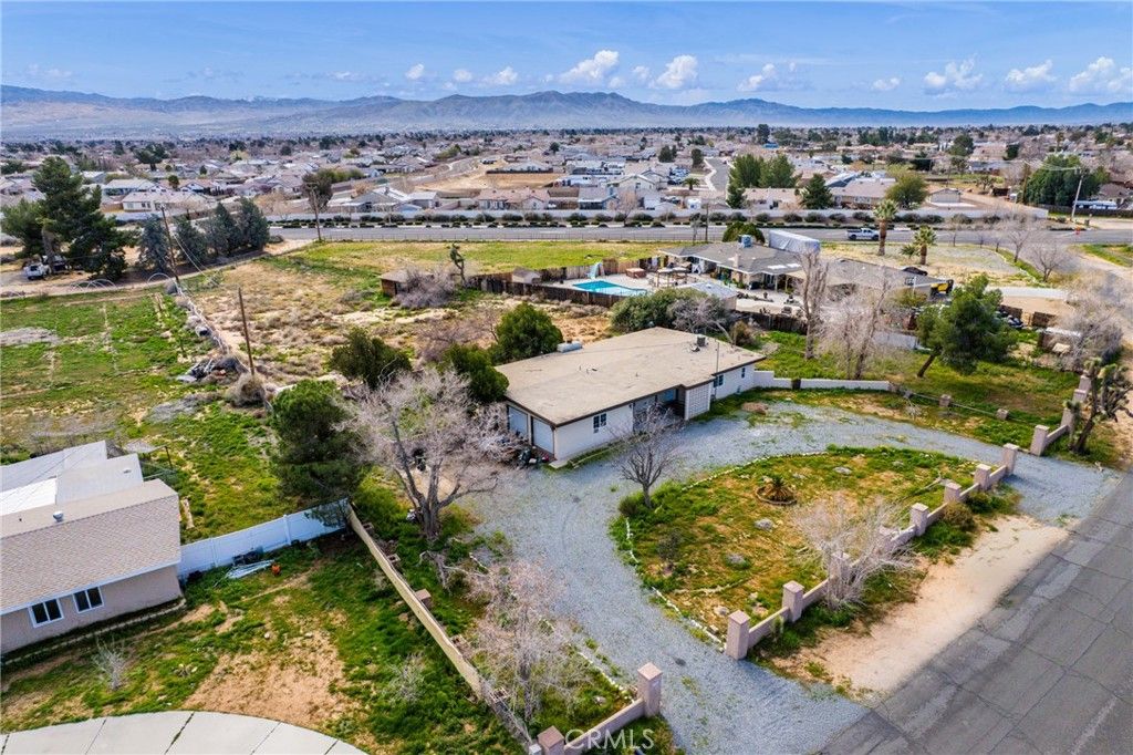 Photo of 13755 Lakota Rd, Apple Valley, CA 92307 (MLS # DW26052707)