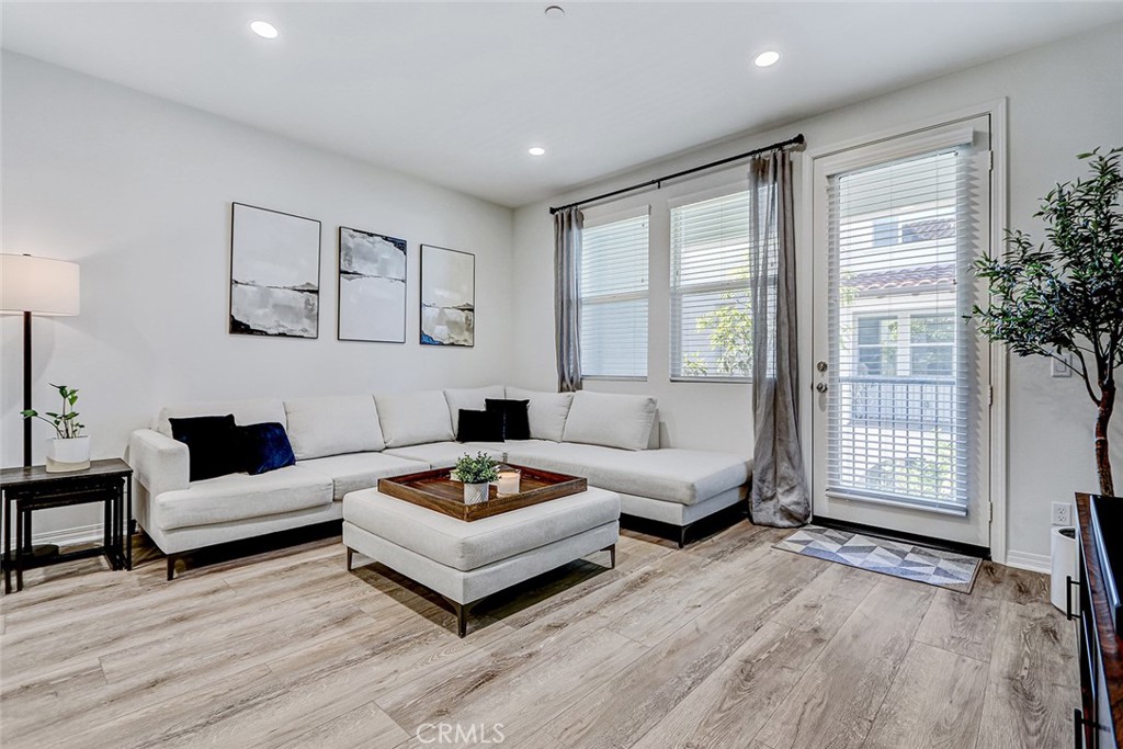 629 S Kinney