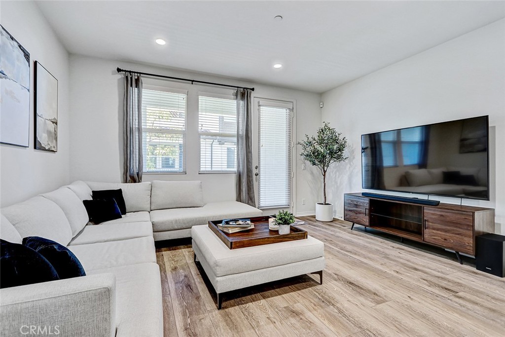 629 S Kinney