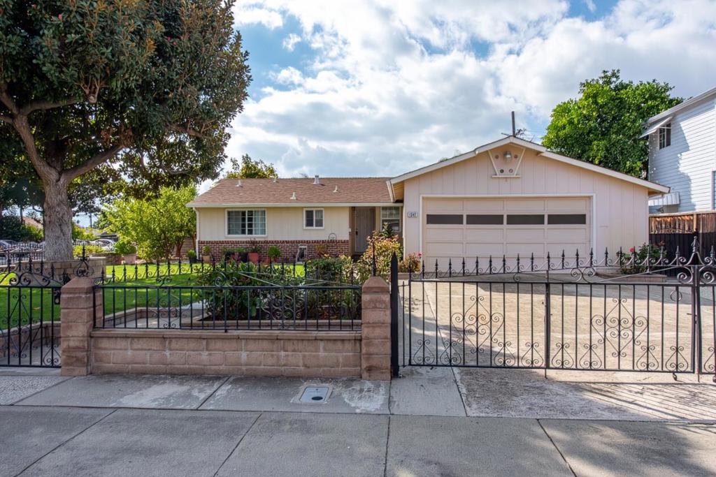1547 Sunshadow Lane