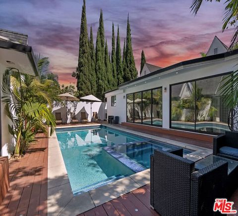 Photo of 465 S Mansfield Avenue, Los Angeles, CA 90036 (MLS # 25608643)