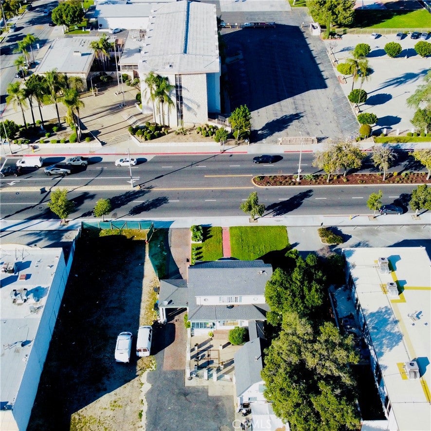 518 E Foothill