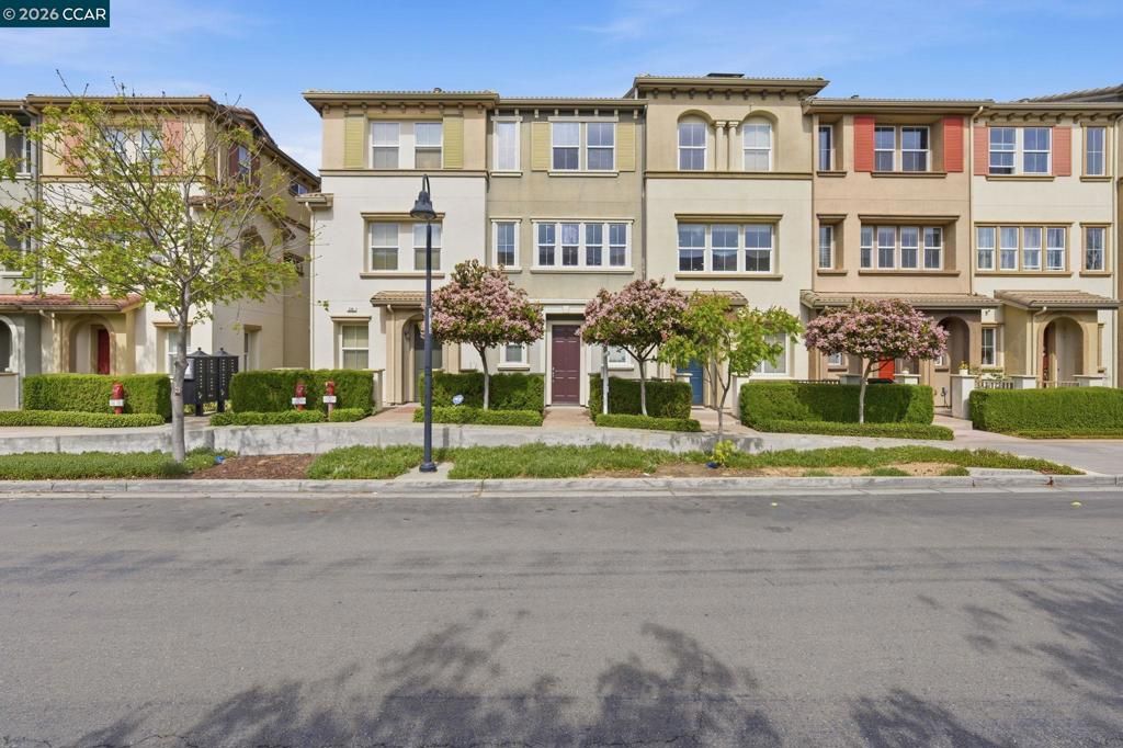 Photo of 252 Sullivan Way Way, Hayward, CA 94541 (MLS # 41128318)