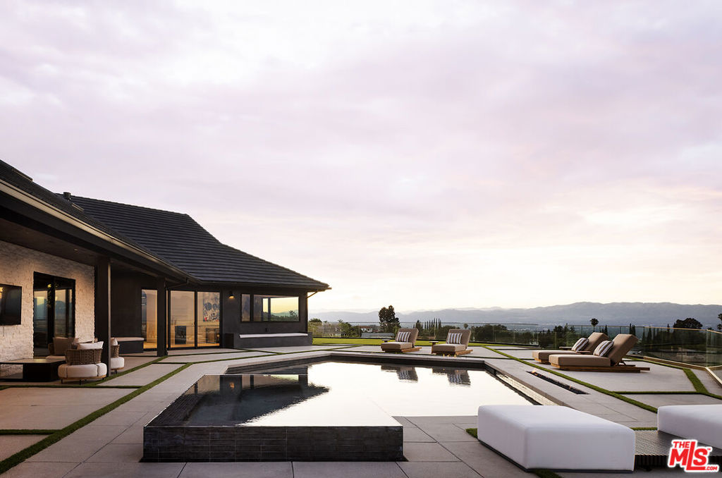 16401 Mulholland Drive
