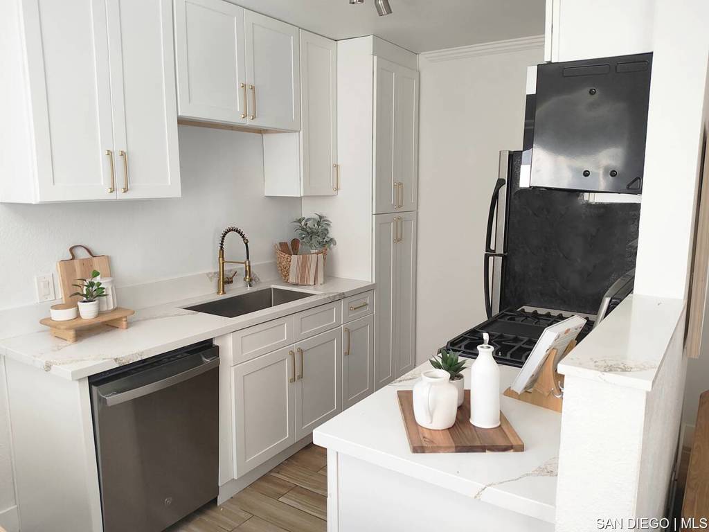 1792 Missouri ST 9