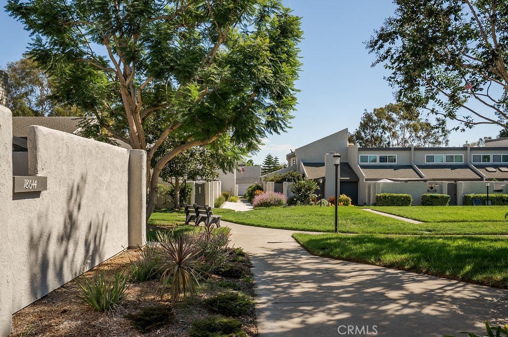 18644 Applewood