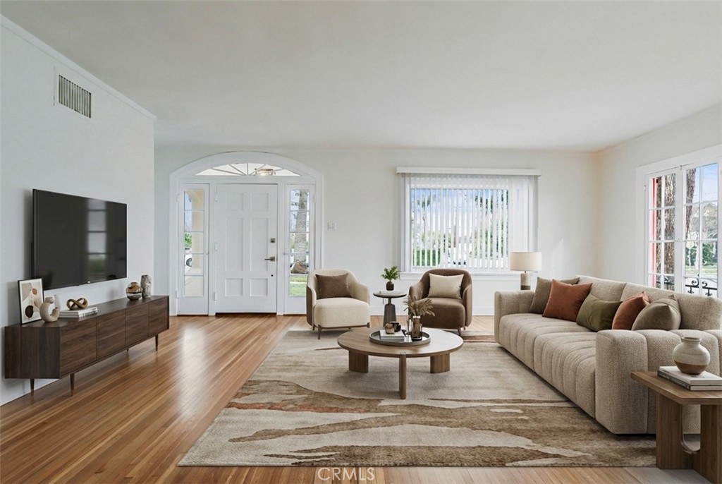 128 E Adams