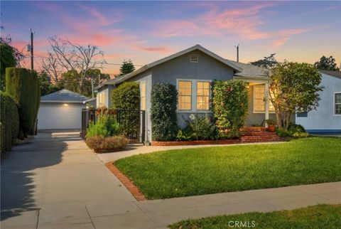 Photo of 1025 N Screenland Drive, Burbank, CA 91505 (MLS # BB26037487)