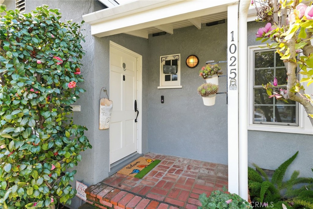 1025 N Screenland Drive