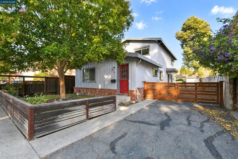 Photo of 3121 Alhambra Ave Ave, Martinez, CA 94553 (MLS # 41149030)