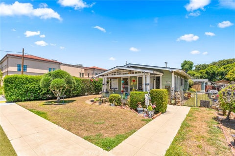 Photo of 320 N Newell PL, Fullerton, CA 92832 (MLS # PW26145029)