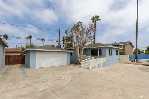 Photo of 2218 Placentia Ave #D, Costa Mesa, CA 92627 (MLS # NP26089197)