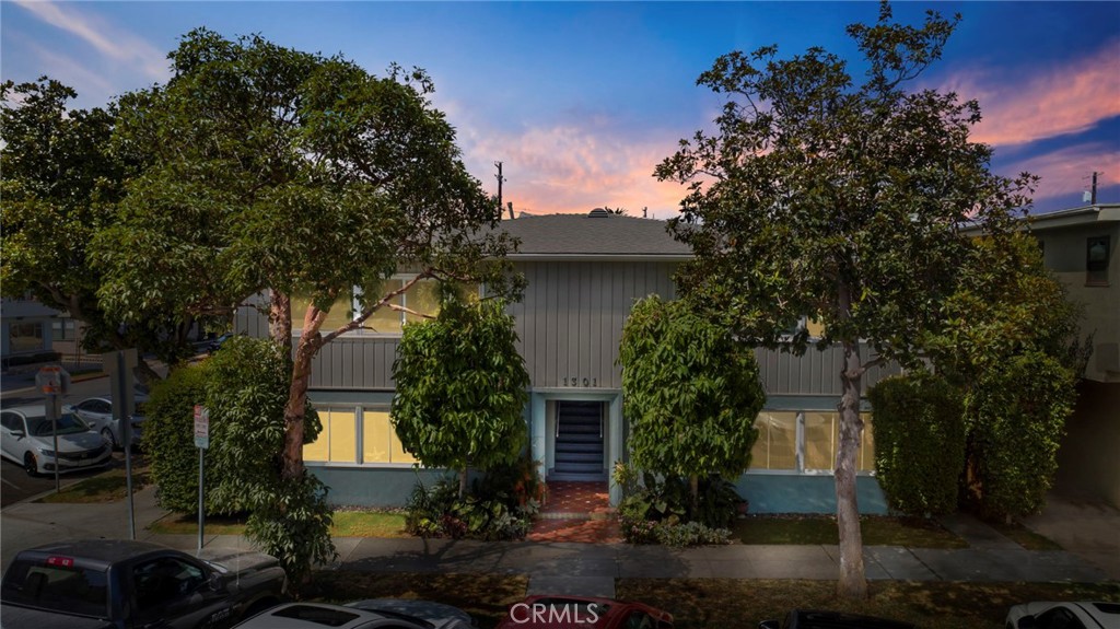 100 Esperanza Avenue 1