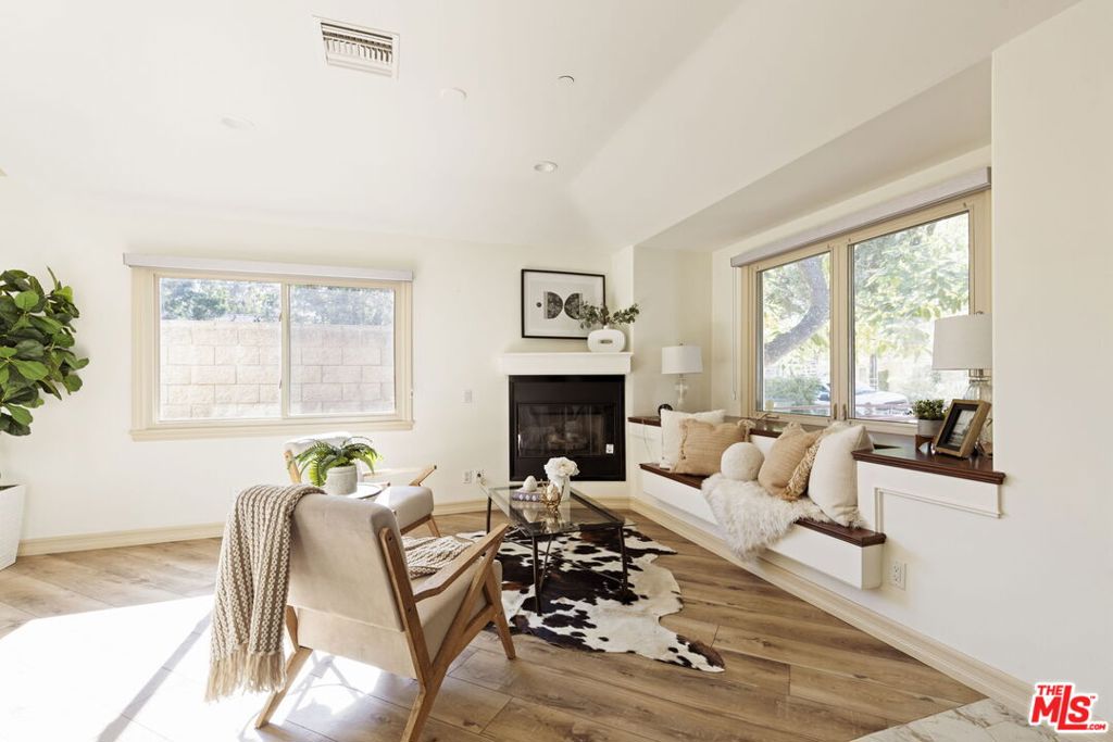 272 N Chester Avenue 101