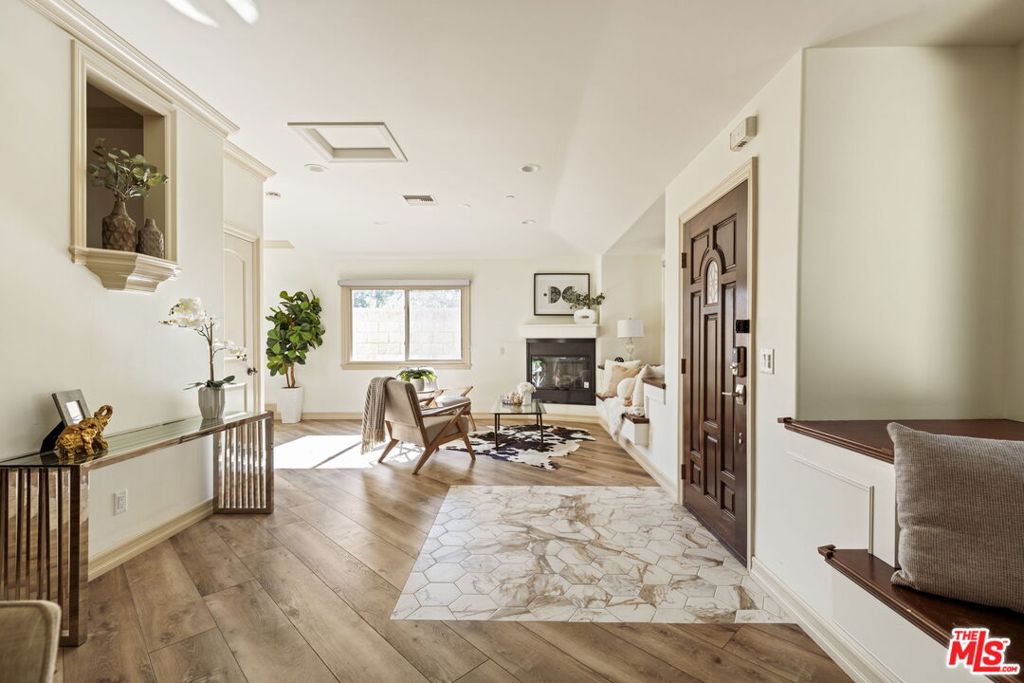 272 N Chester Avenue 101