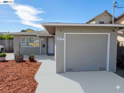 Photo of 1612 Emeric Ave Ave, San Pablo, CA 94806 (MLS # 41129785)