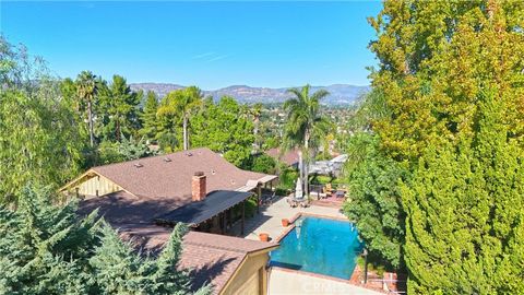 Photo of 23421 AETNA Street, Woodland Hills, CA 91367 (MLS # SR25274798)