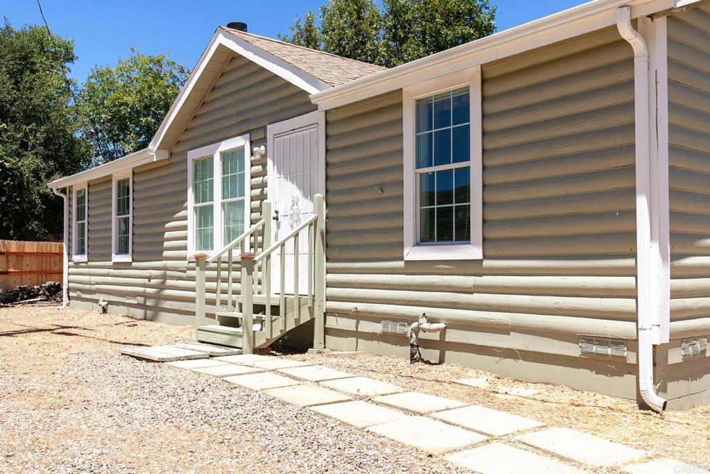3 BEDROOM, 2 BATH MANUFACTURED HOME IN JULIAN AND THIS HOME FEATURES A SPACIOUS EAT IN KITCHEN WITH SOLID SURFACE COUNTERS, STAINLESS APPLIANCES AND BREAKFAST BAR, SPACIOUS LIVING ROOM WITH VAULTED CEILINGS AND FIREPLACE, RECESSED LIGHTING, RAISED PANEL DOORS, CEILING FANS, DUAL PANE WINDOWS, LARGE PRIMARY BEDROOM WITH 2 CLOSETS, PRIMARY BATH HAS A SOAKING TUB ALONG WITH SEPARATE SHOWER. PAVED ROAD ALL THE WAY TO THE PROPERTY WITH GREAT ACCESS, RV PARKING, SHED AND MUCH MORE. 3RD BEDROOM DOESN'T HAVE A CLOSET. WE HAVE A 433A BRING ALL VA AND FHA OFFERS.