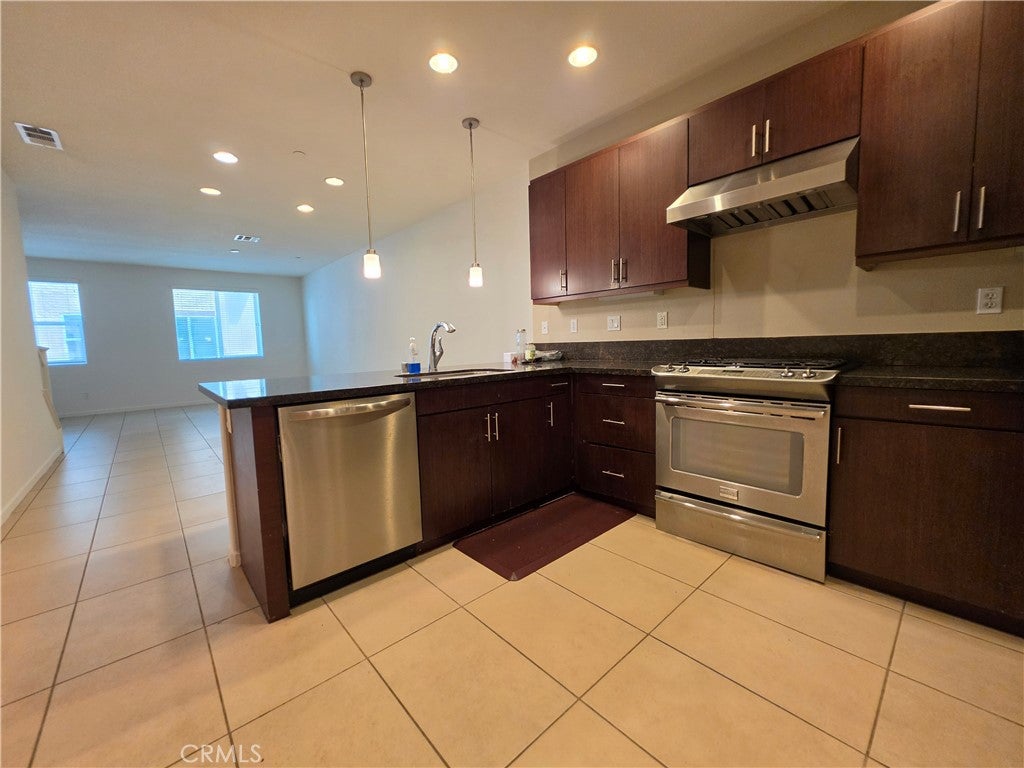 1568 W Artesia D