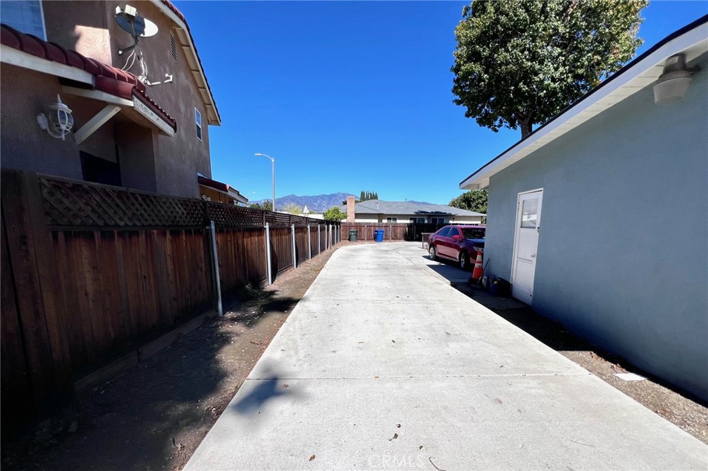 11530 Hallwood