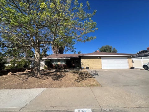 Photo of 133 S Woodlake ST, Lake Elsinore, CA 92530 (MLS # DW26189117)