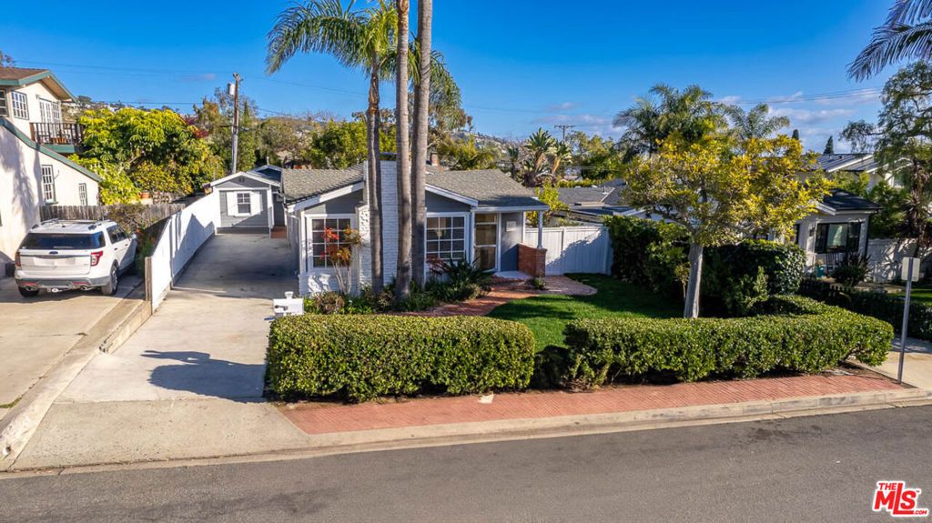 Photo of 417 Poplar Street, Laguna Beach, CA 92651 (MLS # 25575459)