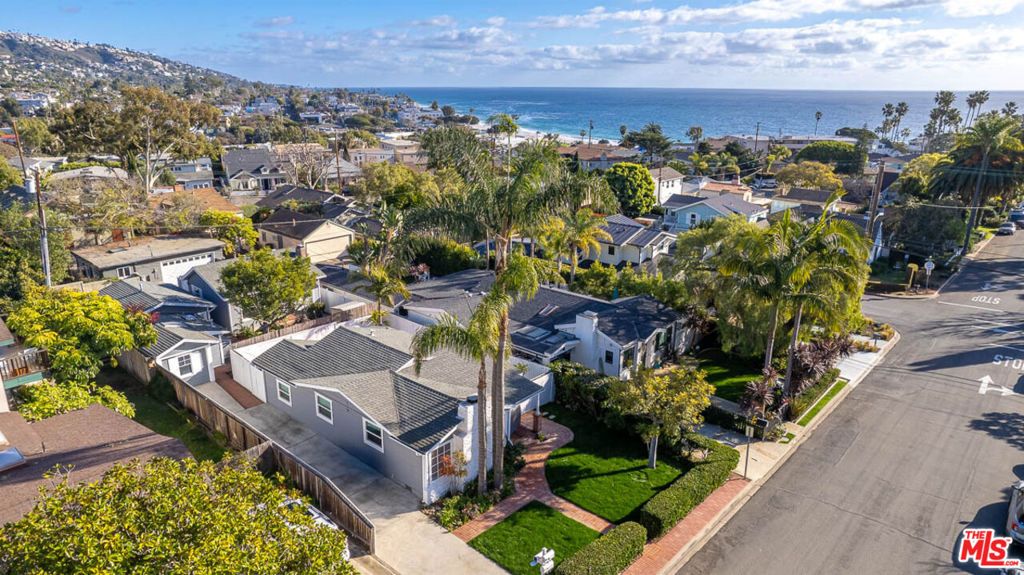 Photo of 417 Poplar Street, Laguna Beach, CA 92651 (MLS # 25575459)
