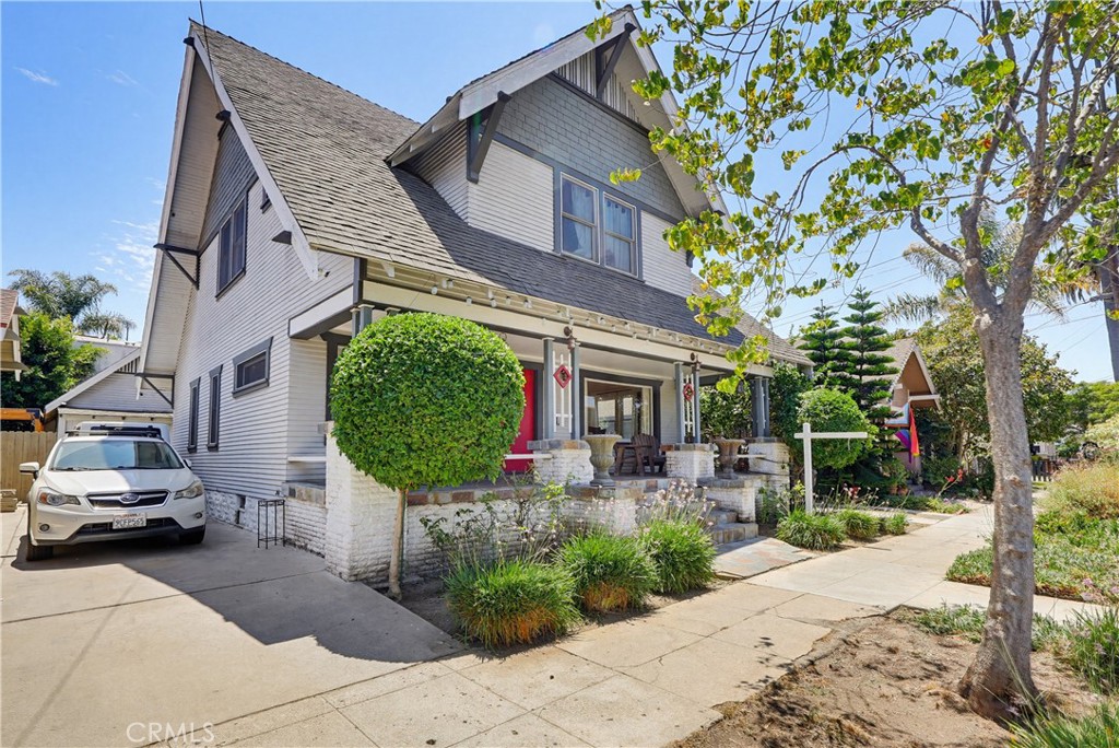 1130 E Appleton